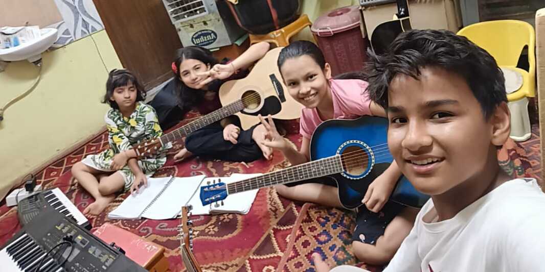Students practising songs together at Natraj Sangeet Center