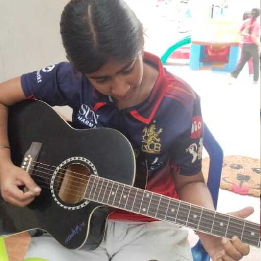 Student practising guitar at Natraj Sangeet Center